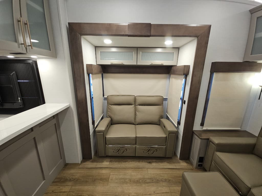 2026 Alliance RV 2026 Alliance RV Paradigm - thumbnail 34