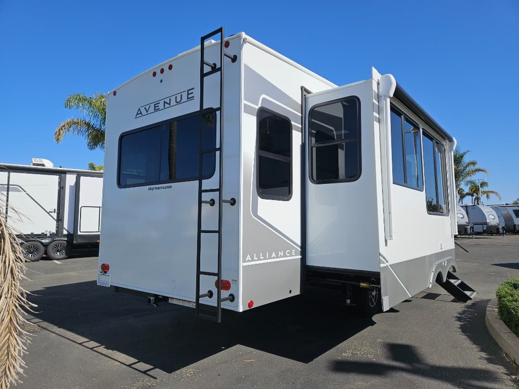 2026 Alliance RV 2026 Alliance RV Avenue - thumbnail 3