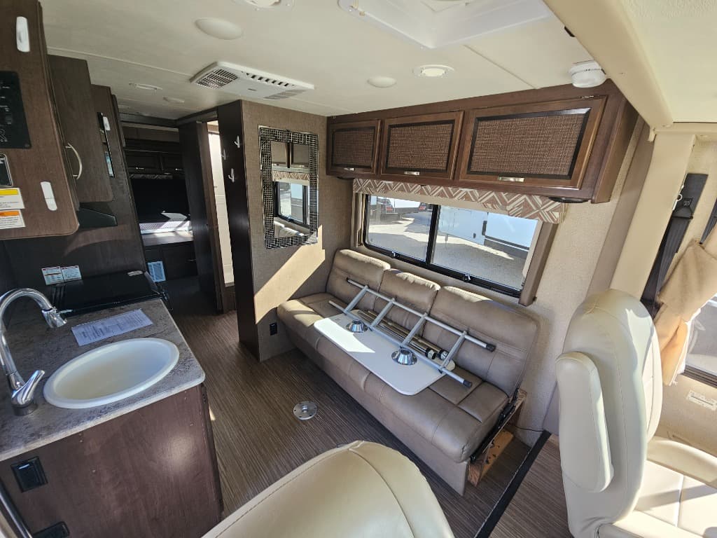 2017 Thor Motor Coach 2017 Thor Motor Coach Axis - thumbnail 7