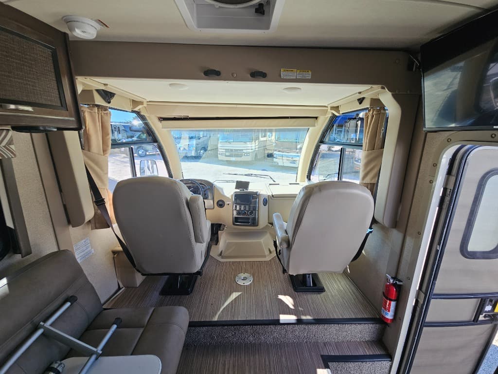 2017 Thor Motor Coach 2017 Thor Motor Coach Axis - thumbnail 9