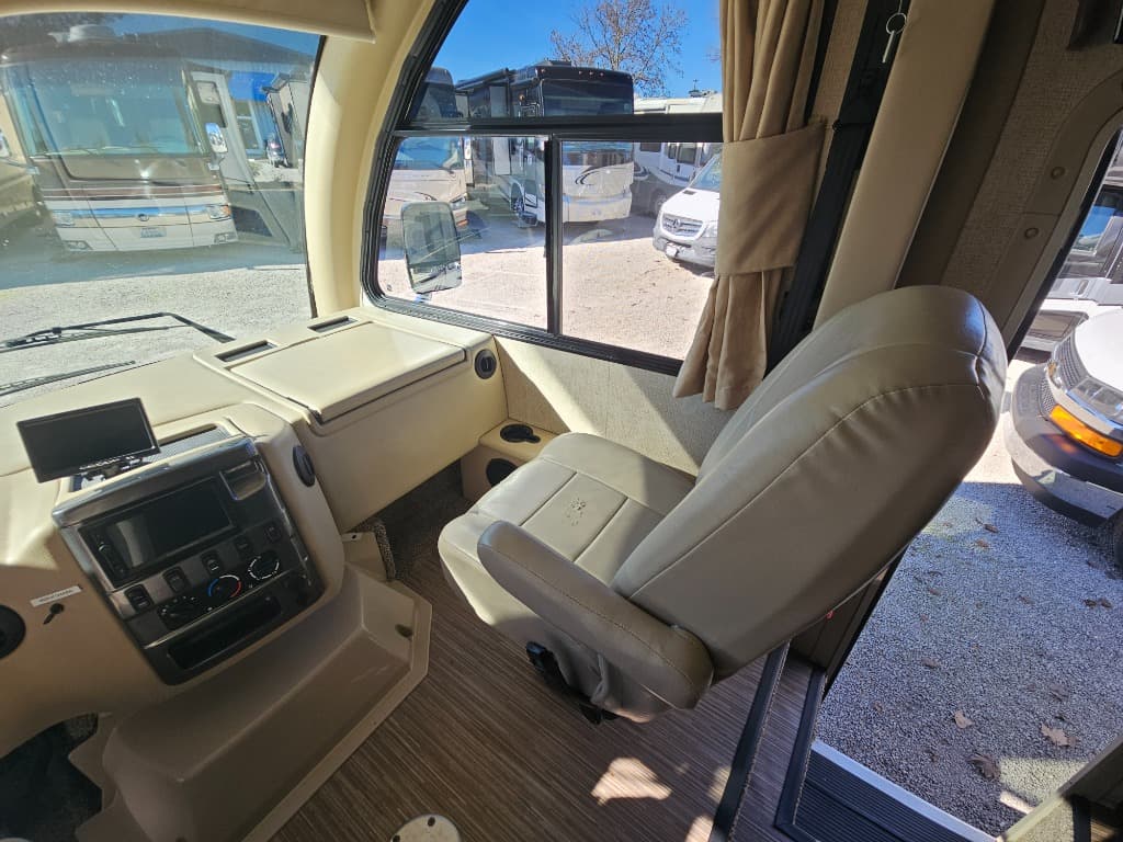 2017 Thor Motor Coach 2017 Thor Motor Coach Axis - thumbnail 14