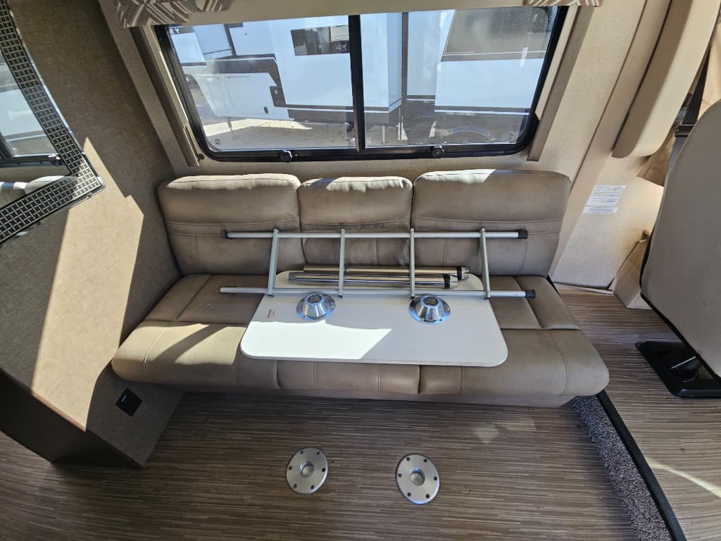 2017 Thor Motor Coach 2017 Thor Motor Coach Axis - thumbnail 15