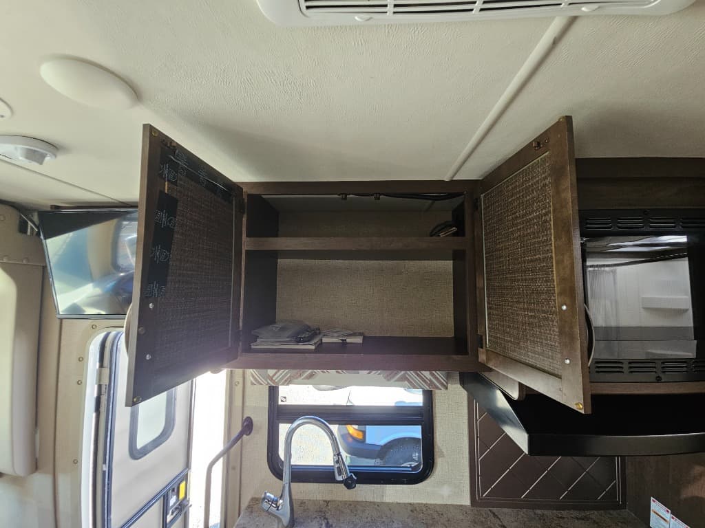 2017 Thor Motor Coach 2017 Thor Motor Coach Axis - thumbnail 18