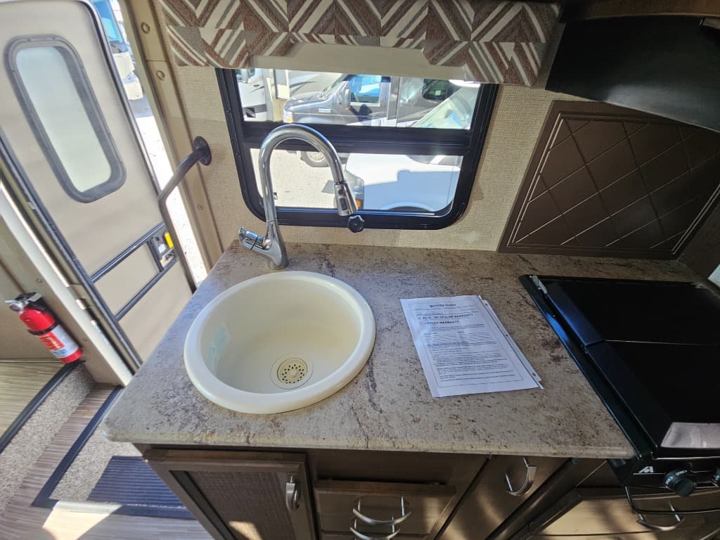 2017 Thor Motor Coach 2017 Thor Motor Coach Axis - thumbnail 21