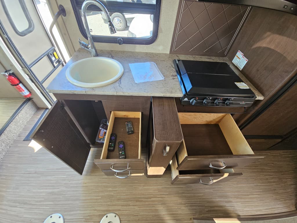 2017 Thor Motor Coach 2017 Thor Motor Coach Axis - thumbnail 22