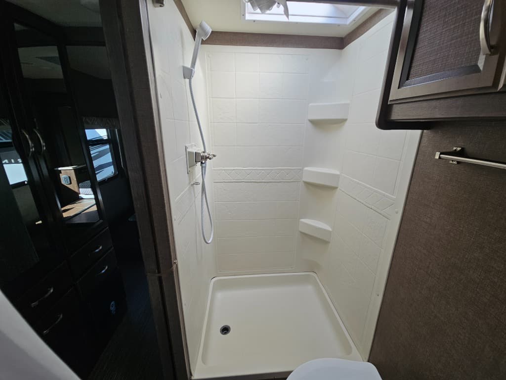 2017 Thor Motor Coach 2017 Thor Motor Coach Axis - thumbnail 24