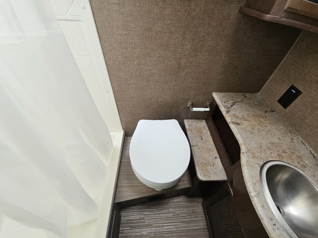 2017 Thor Motor Coach 2017 Thor Motor Coach Axis - thumbnail 25