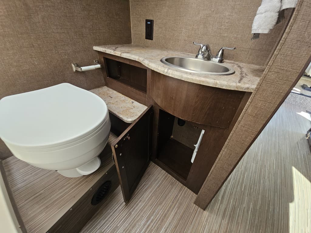 2017 Thor Motor Coach 2017 Thor Motor Coach Axis - thumbnail 29