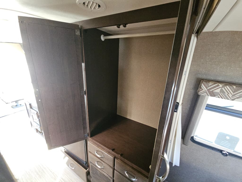 2017 Thor Motor Coach 2017 Thor Motor Coach Axis - thumbnail 33