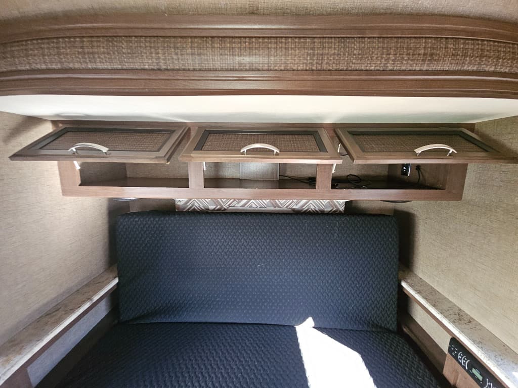 2017 Thor Motor Coach 2017 Thor Motor Coach Axis - thumbnail 35