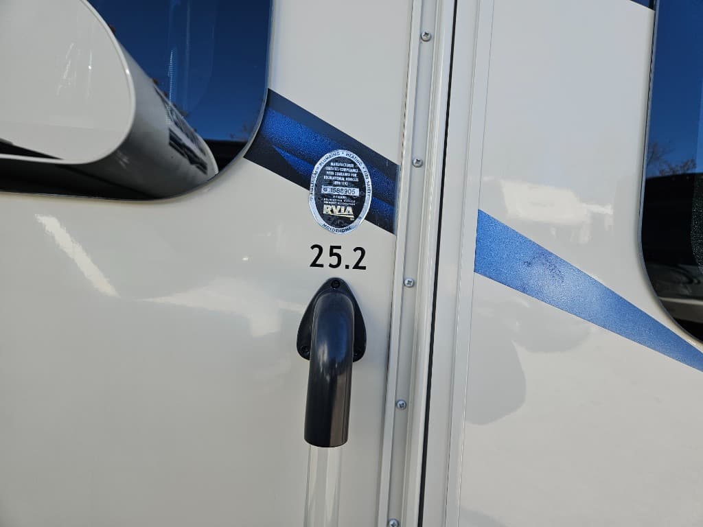 2017 Thor Motor Coach 2017 Thor Motor Coach Axis - thumbnail 41