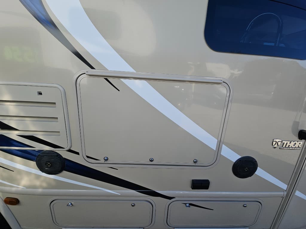 2017 Thor Motor Coach 2017 Thor Motor Coach Axis - thumbnail 43