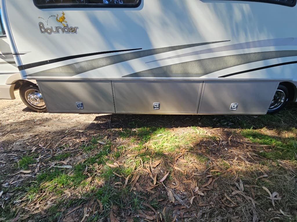 2001 Fleetwood 2001 Fleetwood Bounder - thumbnail 18