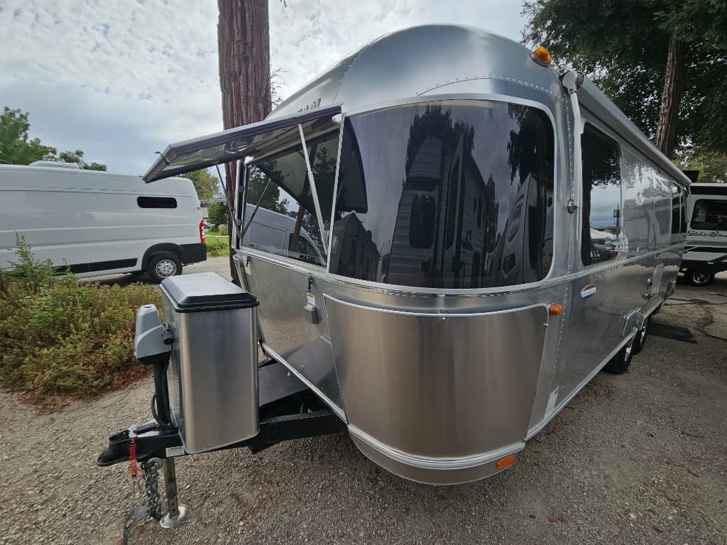 2018 Airstream 2018 Airstream International Signature - thumbnail 5