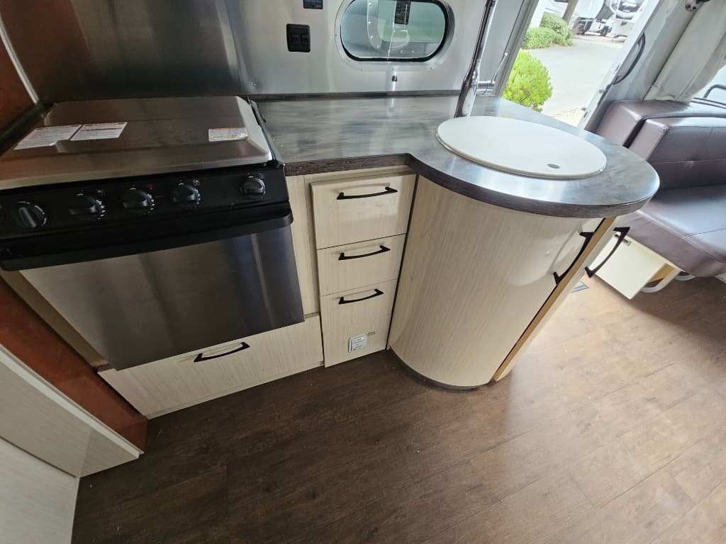 2018 Airstream 2018 Airstream International Signature - thumbnail 17