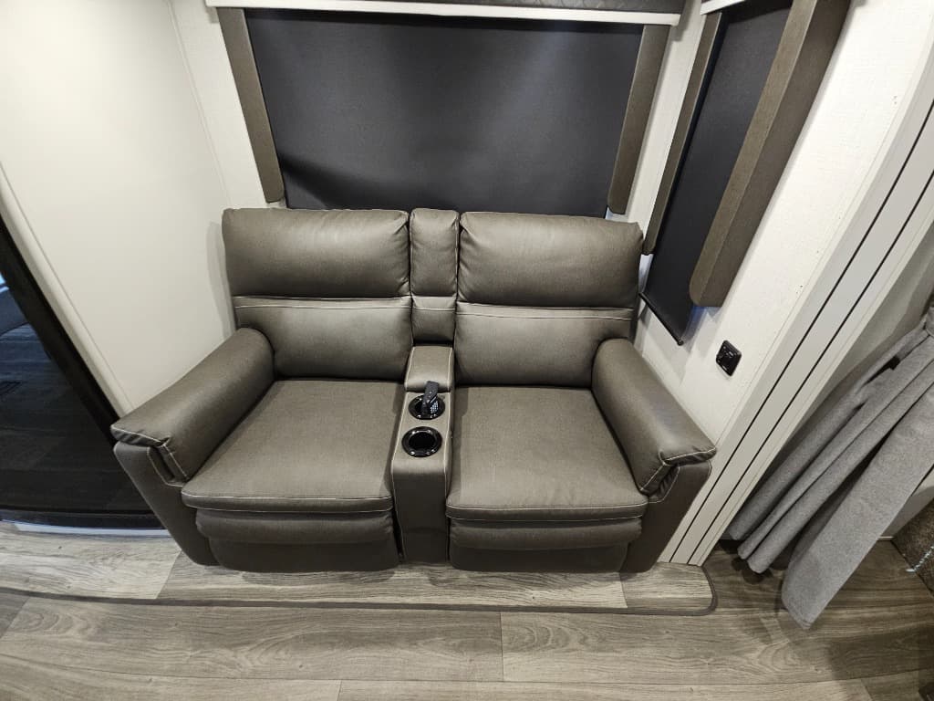 2024 Keystone RV 2024 Keystone RV Cougar Half-Ton - thumbnail 12