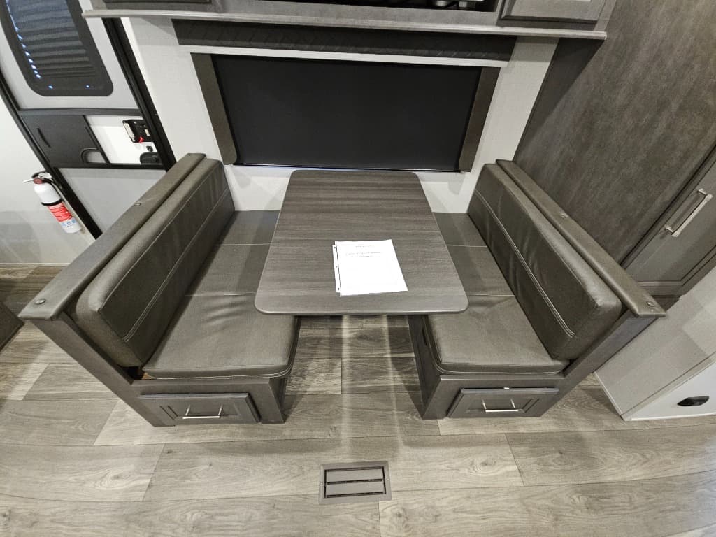 2024 Keystone RV 2024 Keystone RV Cougar Half-Ton - thumbnail 16