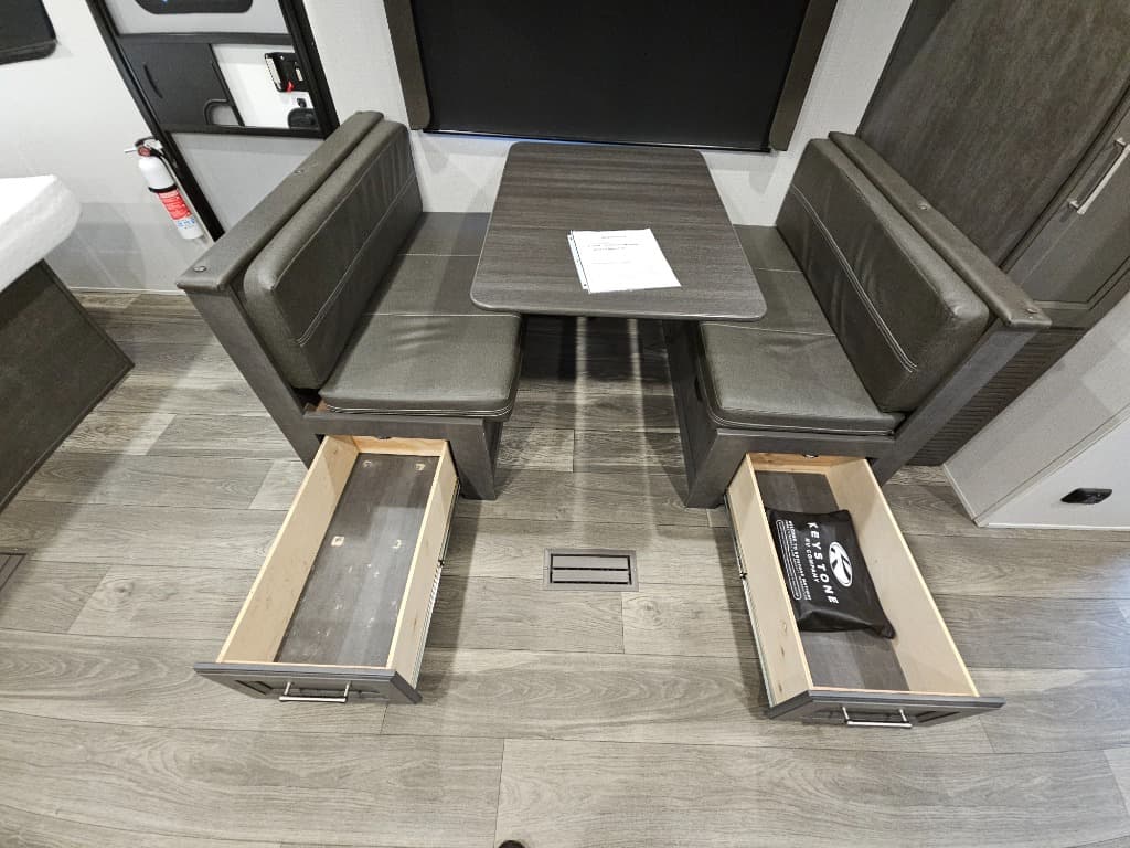 2024 Keystone RV 2024 Keystone RV Cougar Half-Ton - thumbnail 17