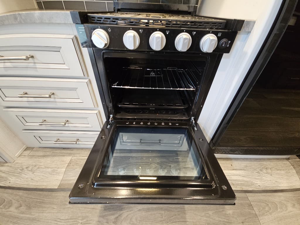 2024 Keystone RV 2024 Keystone RV Cougar Half-Ton - thumbnail 25