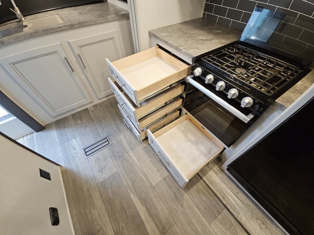 2024 Keystone RV 2024 Keystone RV Cougar Half-Ton - thumbnail 27