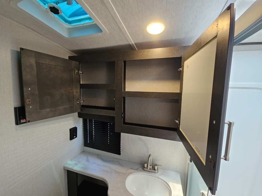 2024 Keystone RV 2024 Keystone RV Cougar Half-Ton - thumbnail 35