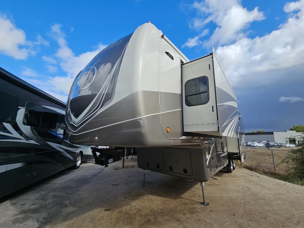 2023 DRV 2023 DRV Mobile Suites MS - thumbnail 5