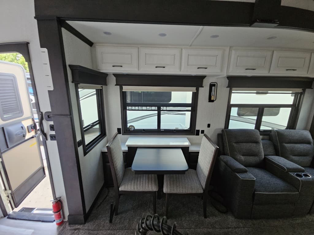 2023 DRV 2023 DRV Mobile Suites MS - thumbnail 10
