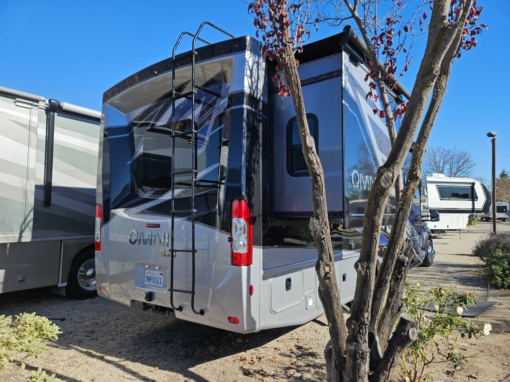 2024 Thor Motor Coach 2024 Thor Motor Coach Omni - thumbnail 2