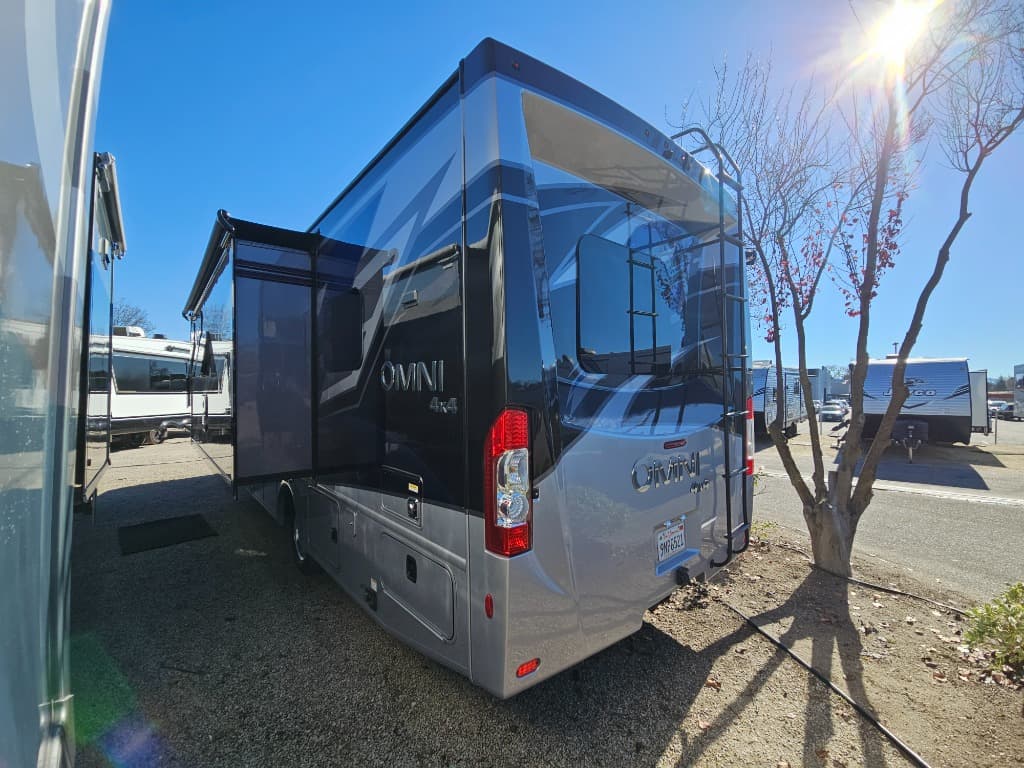 2024 Thor Motor Coach 2024 Thor Motor Coach Omni - thumbnail 4