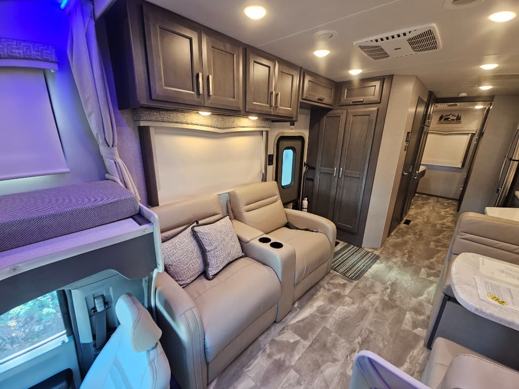 2024 Thor Motor Coach 2024 Thor Motor Coach Omni - thumbnail 8