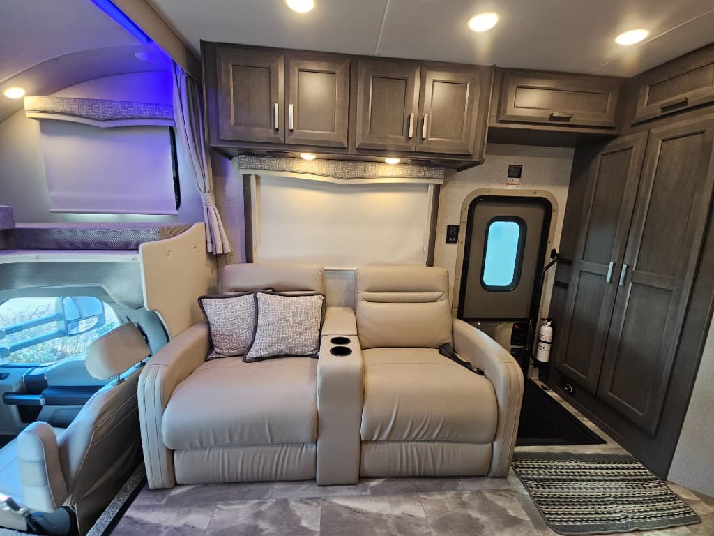 2024 Thor Motor Coach 2024 Thor Motor Coach Omni - thumbnail 15