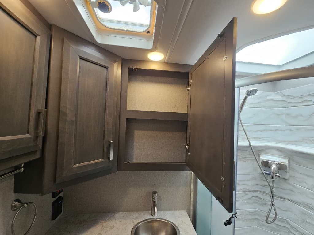 2024 Thor Motor Coach 2024 Thor Motor Coach Omni - thumbnail 35