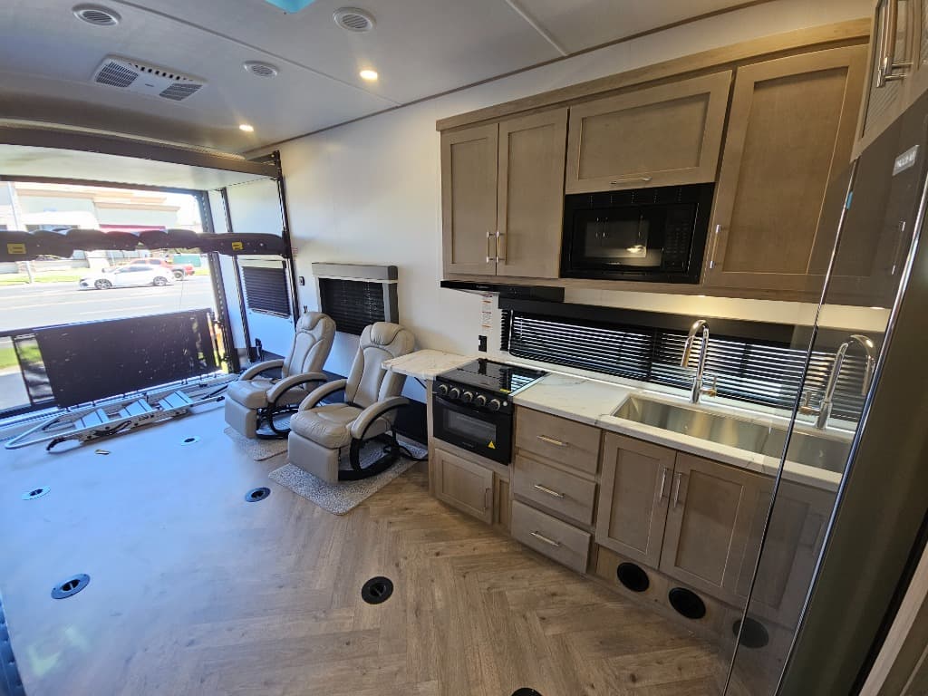 2025 Keystone RV 2025 Keystone RV Raptor Carbon Series - thumbnail 11