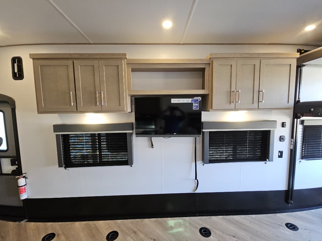 2025 Keystone RV 2025 Keystone RV Raptor Carbon Series - thumbnail 13