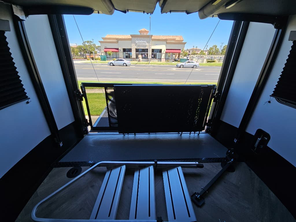 2025 Keystone RV 2025 Keystone RV Raptor Carbon Series - thumbnail 18