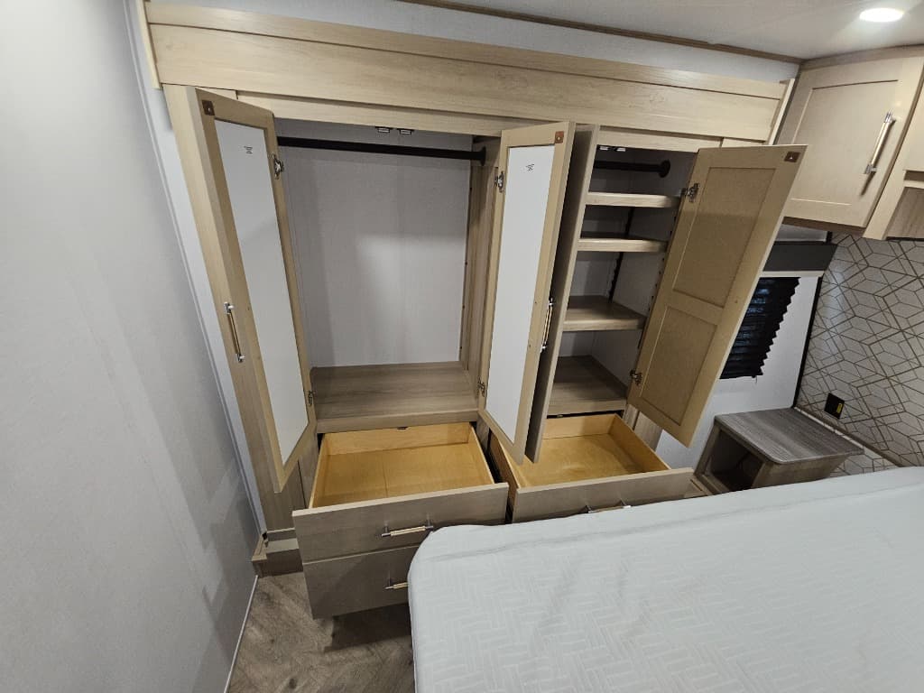 2025 Keystone RV 2025 Keystone RV Raptor Carbon Series - thumbnail 44