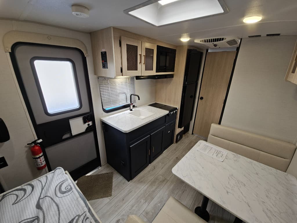 2024 Prime Time RV 2024 Prime Time RV Avenger - thumbnail 8