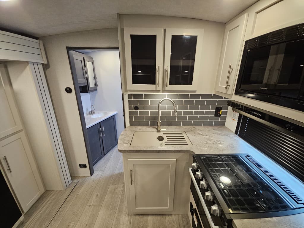 2025 Keystone RV 2025 Keystone RV Cougar Half-Ton - thumbnail 25