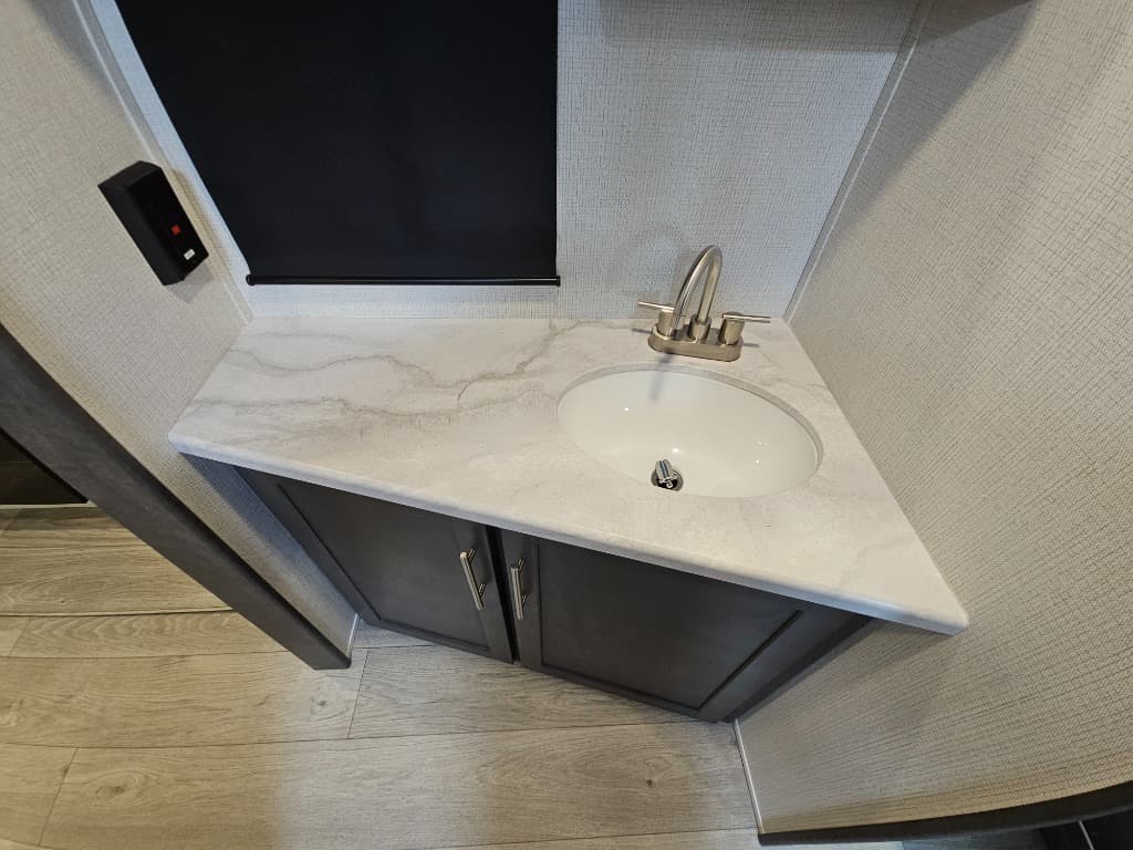 2025 Keystone RV 2025 Keystone RV Cougar Half-Ton - thumbnail 33