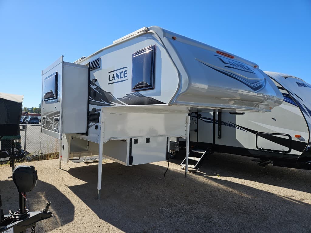 2023 Lance Lance 855S