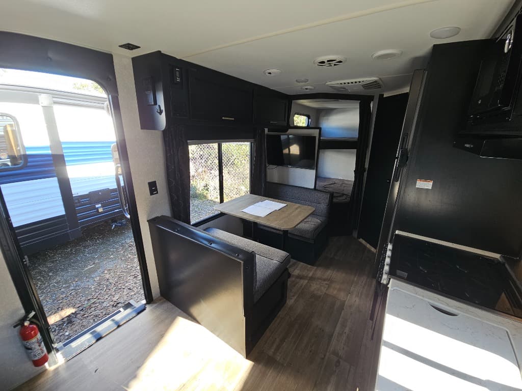 2022 Forest River 2022 Forest River Cherokee Grey Wolf - thumbnail 9