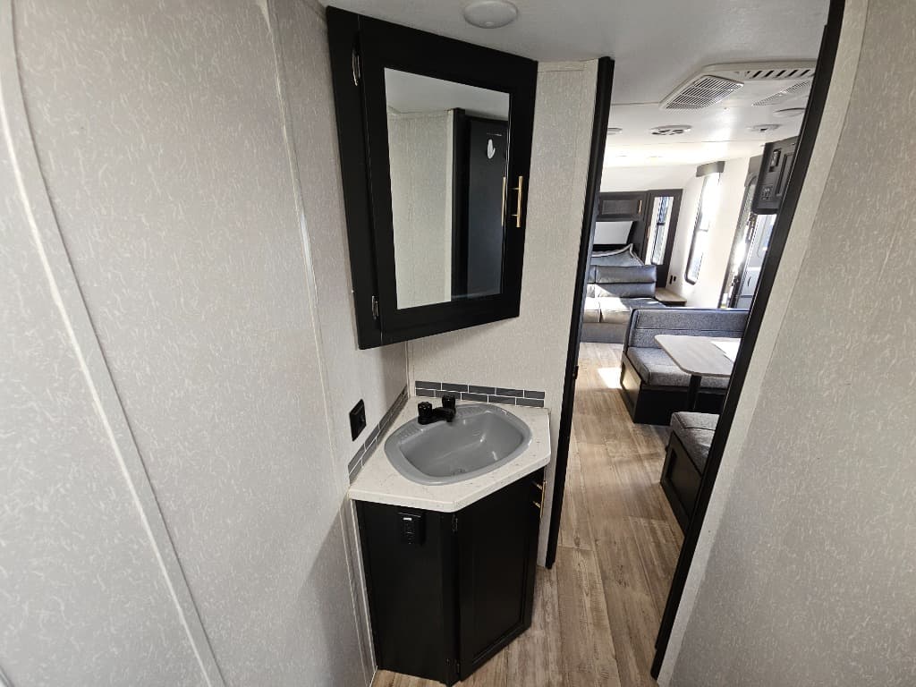 2022 Forest River 2022 Forest River Cherokee Grey Wolf - thumbnail 16