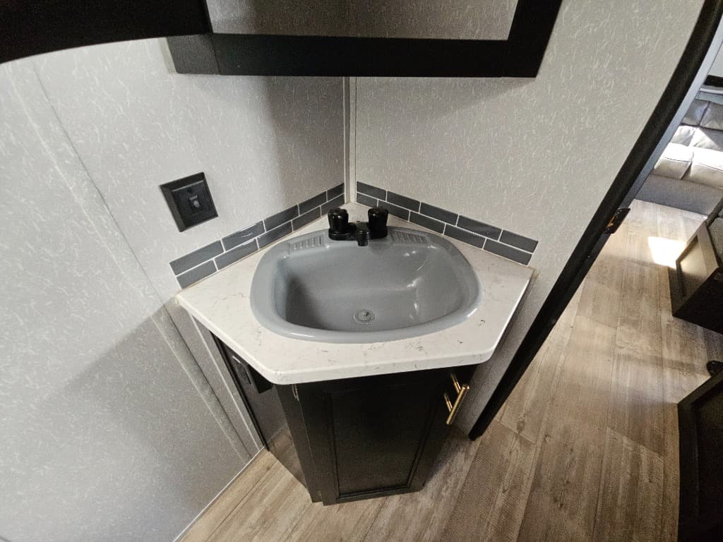 2022 Forest River 2022 Forest River Cherokee Grey Wolf - thumbnail 18