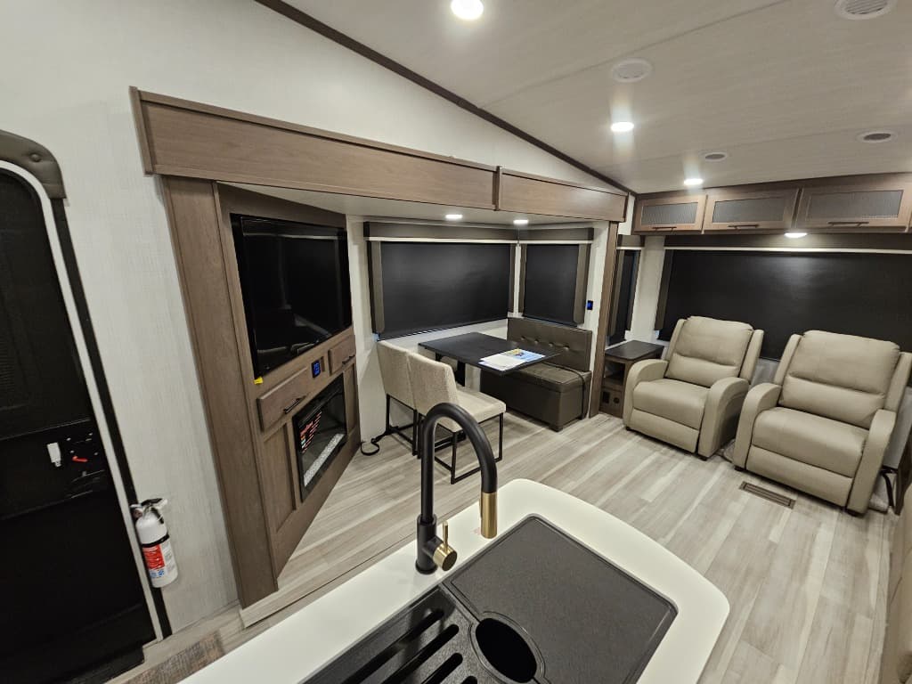 2026 Keystone RV 2026 Keystone RV Cougar Half-Ton - thumbnail 9