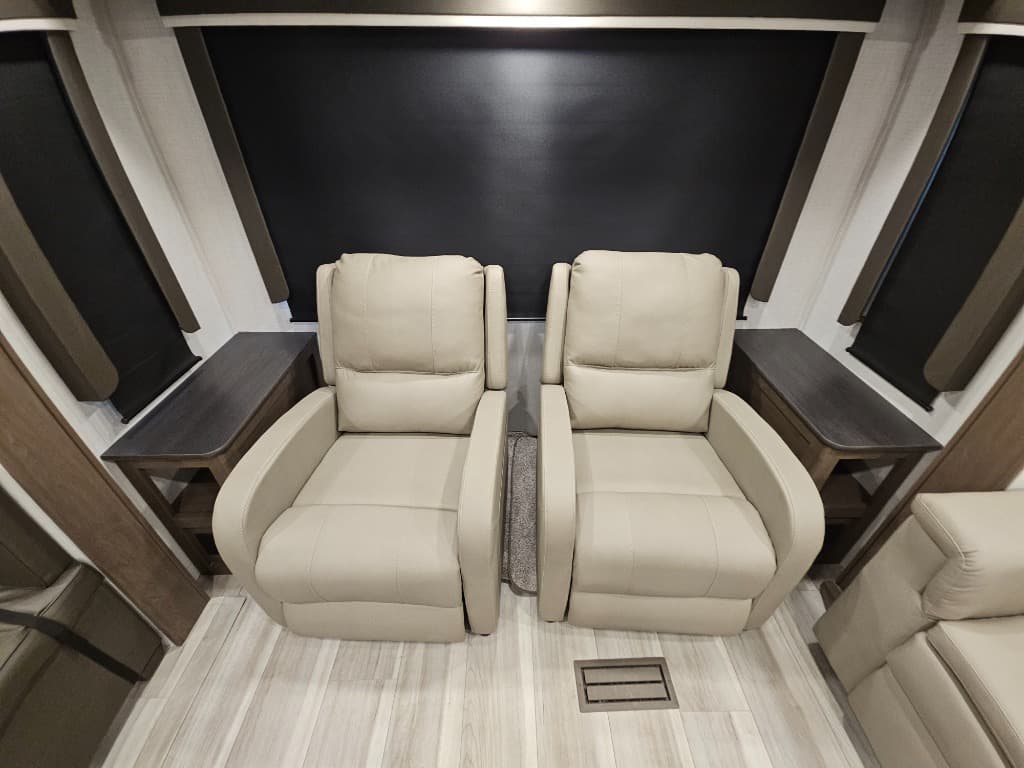 2026 Keystone RV 2026 Keystone RV Cougar Half-Ton - thumbnail 17