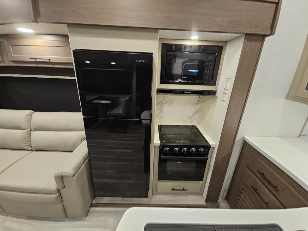 2026 Keystone RV 2026 Keystone RV Cougar Half-Ton - thumbnail 24