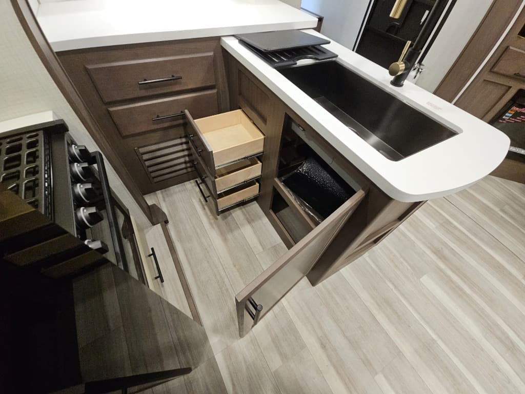 2026 Keystone RV 2026 Keystone RV Cougar Half-Ton - thumbnail 34