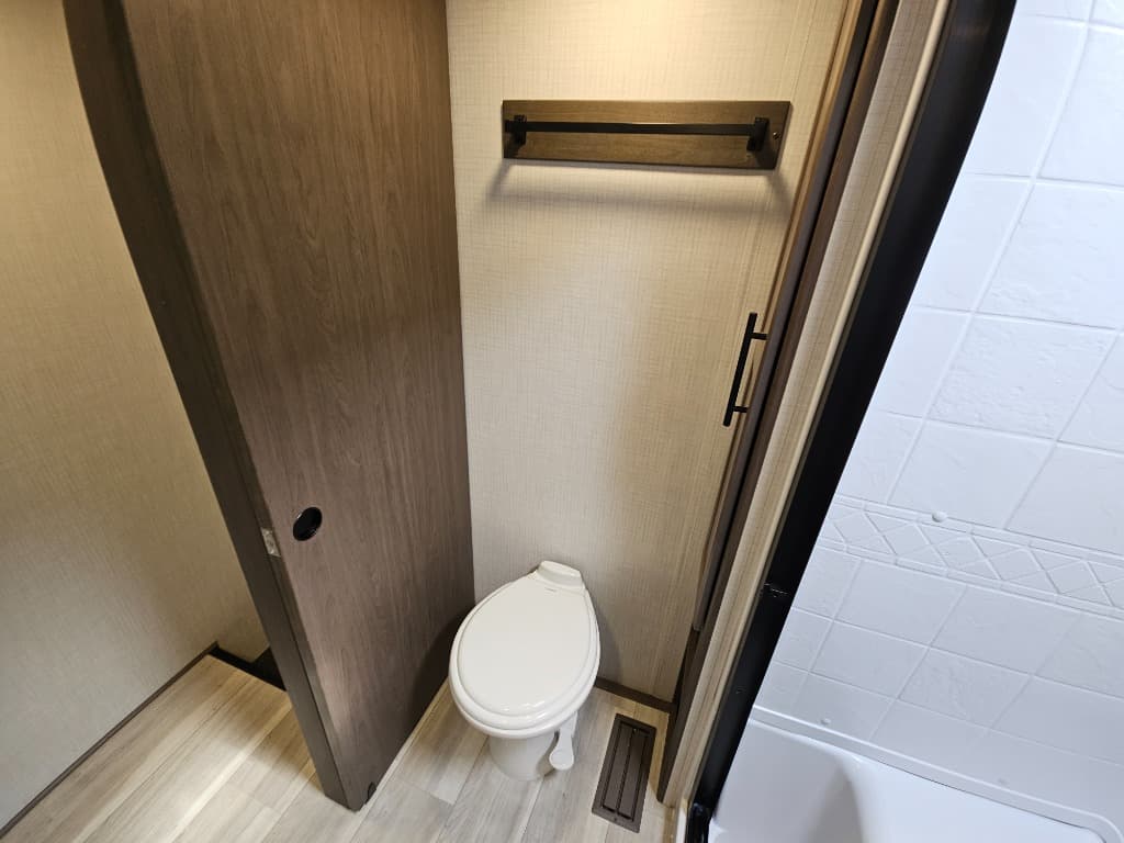 2026 Keystone RV 2026 Keystone RV Cougar Half-Ton - thumbnail 37