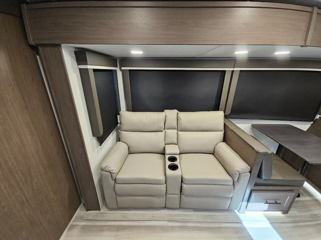 2026 Keystone RV 2026 Keystone RV Cougar Half-Ton - thumbnail 11