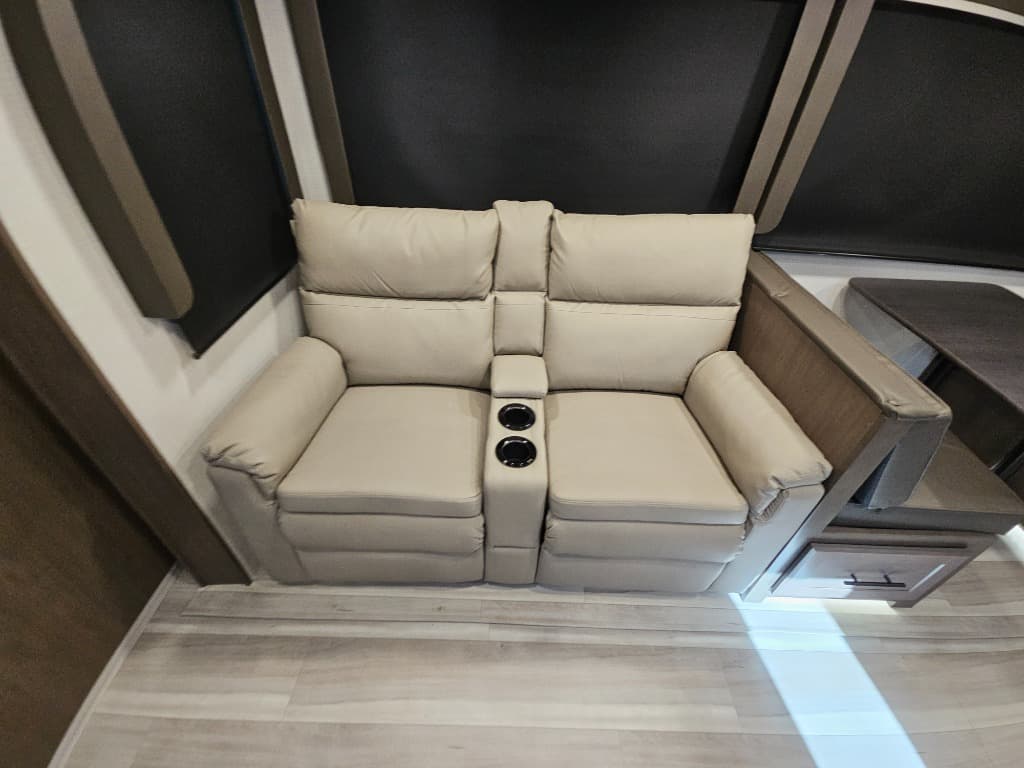 2026 Keystone RV 2026 Keystone RV Cougar Half-Ton - thumbnail 12